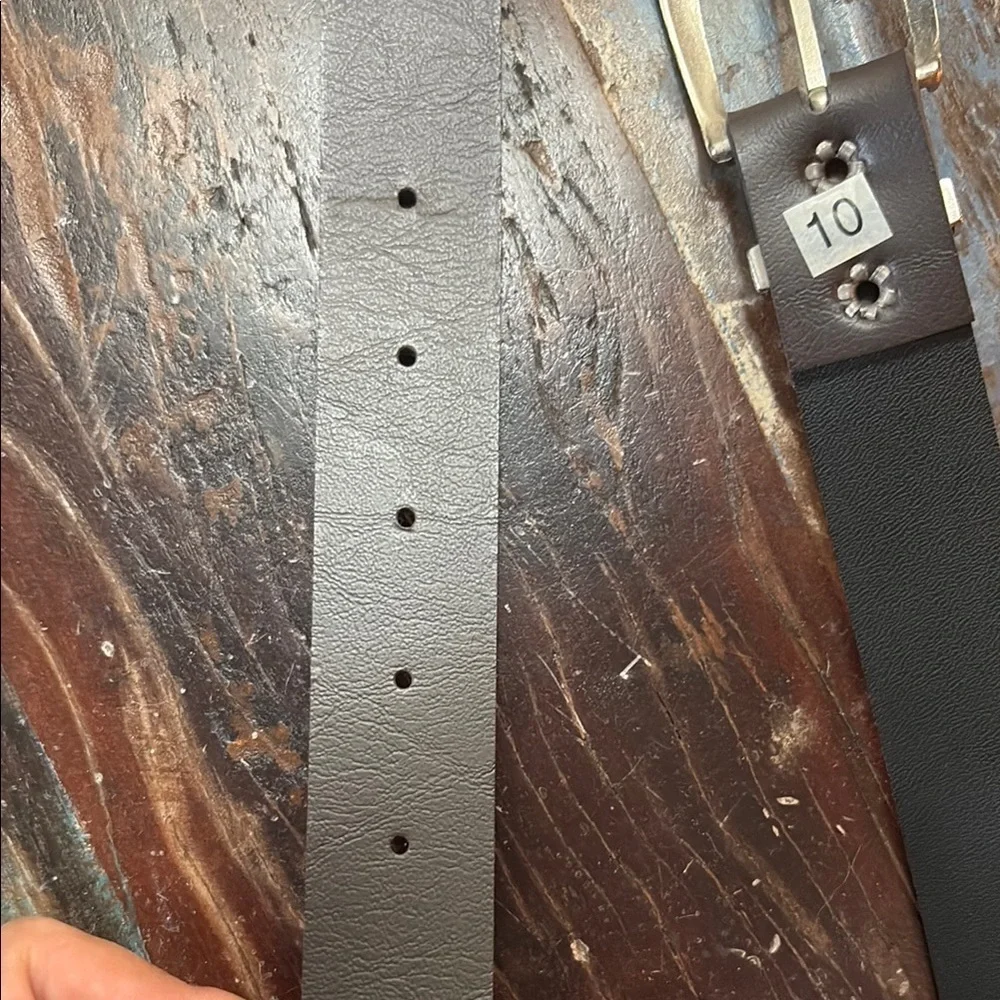 Bill Blass Woman’s Brown Leather Belt
